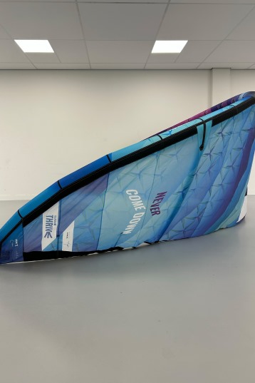 Harlem Kitesurfing-Thrive V1 Kite (DEMO)